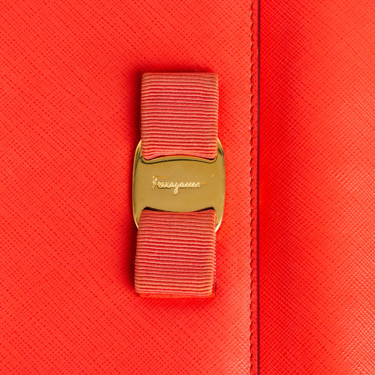 Salvatore Ferragamo Vara Bow Chain Shoulder Bag - St. Luxe